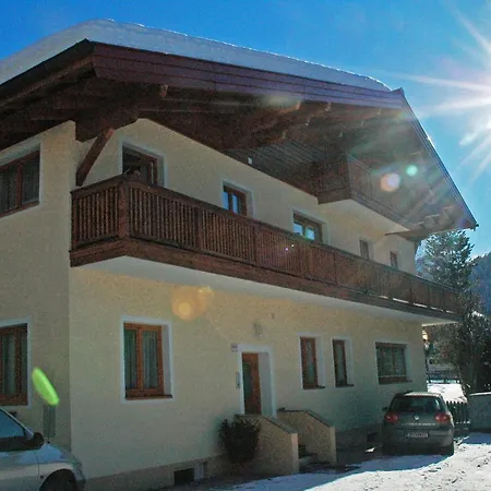 Appartementhaus Gratz בית הארחה